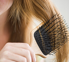 5 méthodes intelligentes pour prévenir les bouchons de cheveux dans la douche
