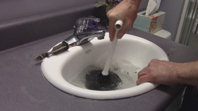 unclog a sink with plunger